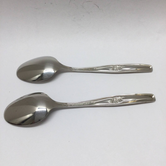 2 piece International Silver Random Rose Stainless Luxury Teaspoons 5 7/8 Length - Picture 4 of 7